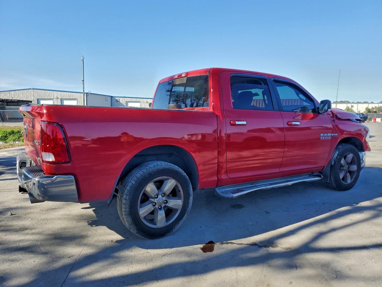 2016 RAM 1500 SLT photo 5