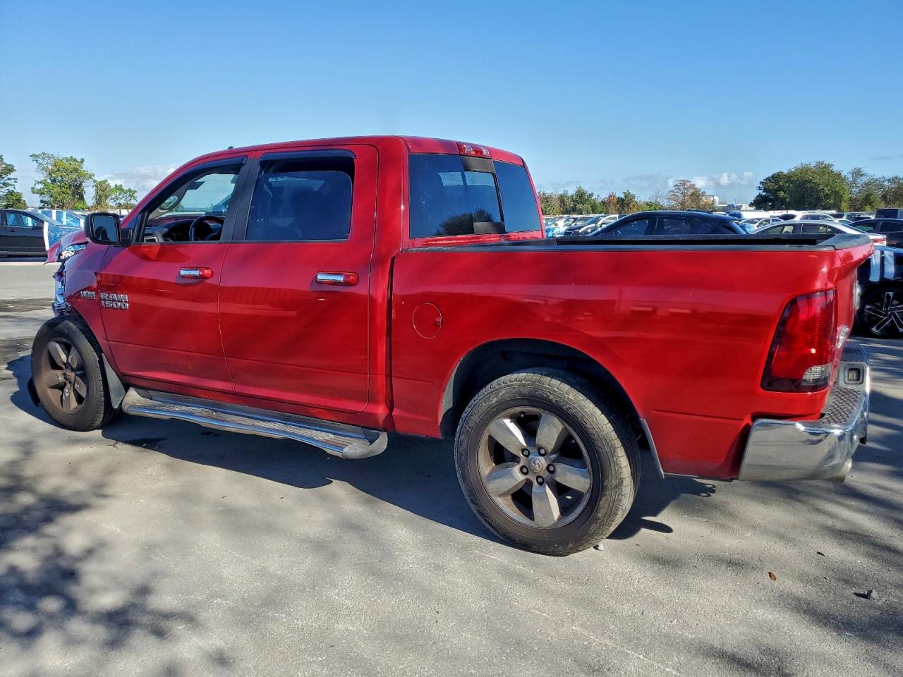 2016 RAM 1500 SLT photo 3