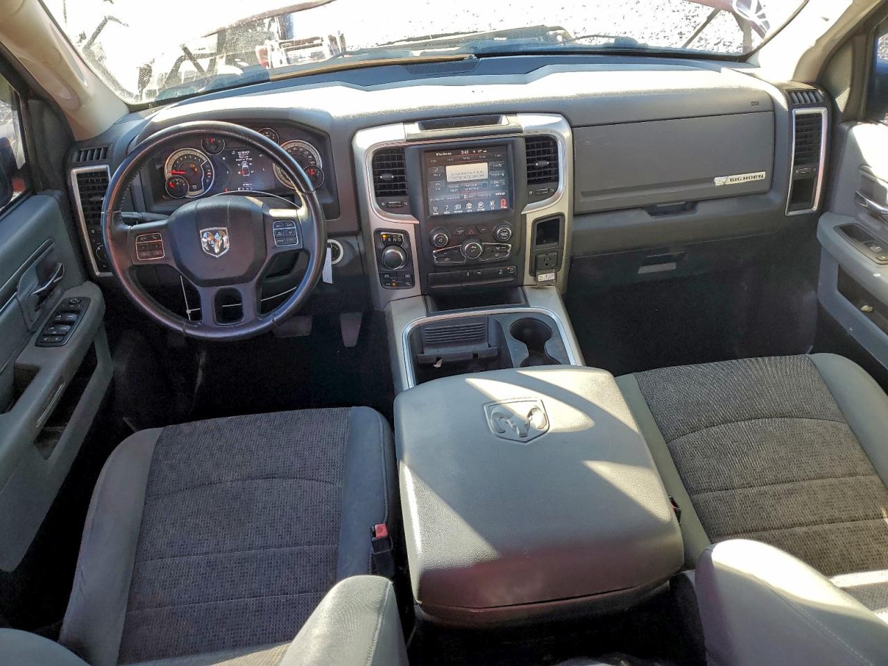 2016 RAM 1500 SLT photo 15