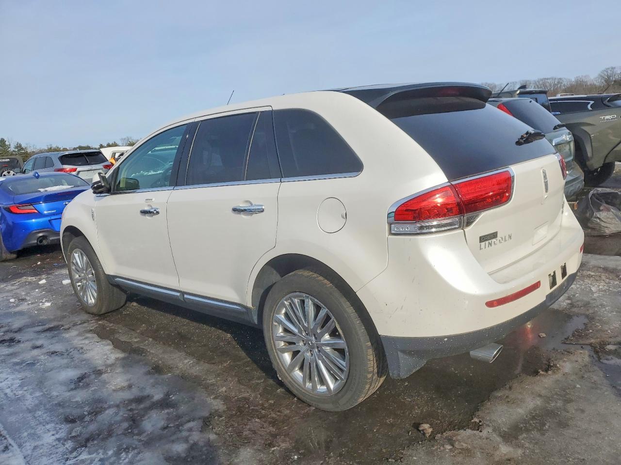 2015 LINCOLN TOWNHOUSE MKX photo 2
