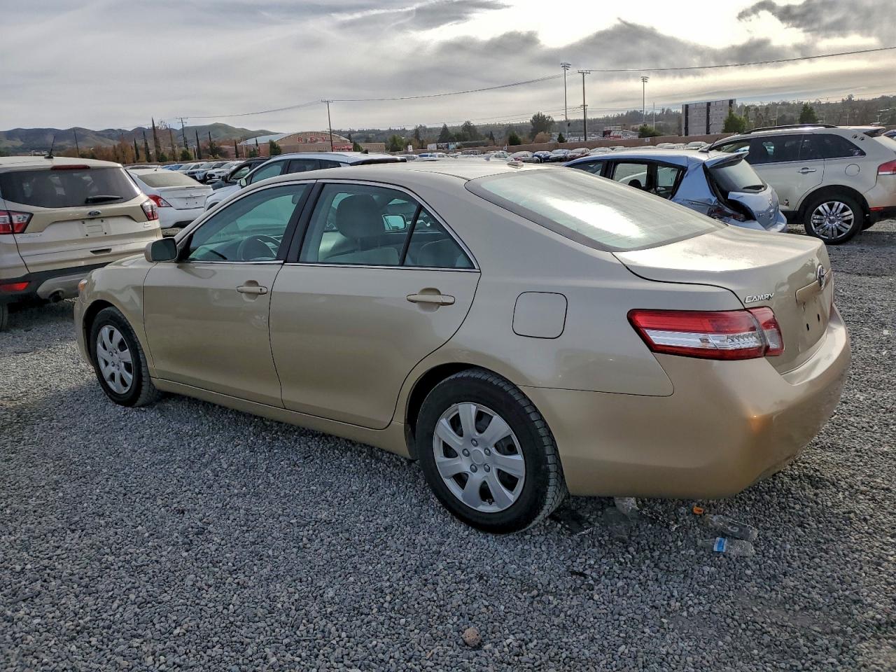2011 TOYOTA CAMRY BASE photo 3
