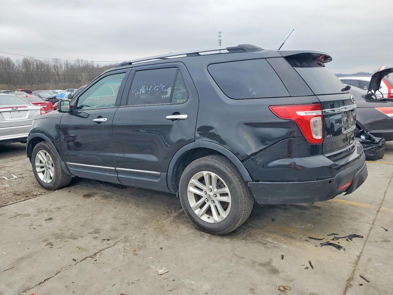 2011 FORD EXPLORER XLT photo 2