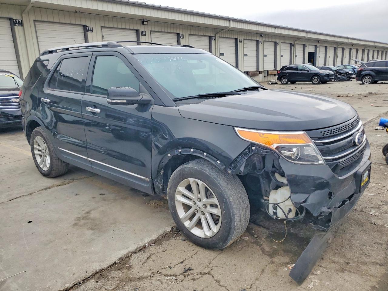 2011 FORD EXPLORER XLT photo 4