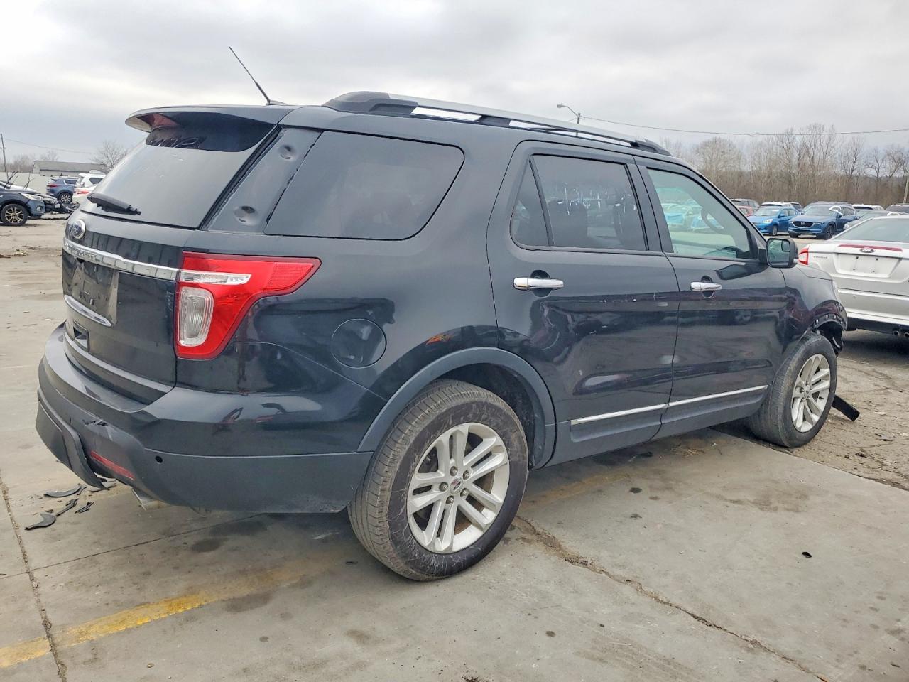 2011 FORD EXPLORER XLT photo 3