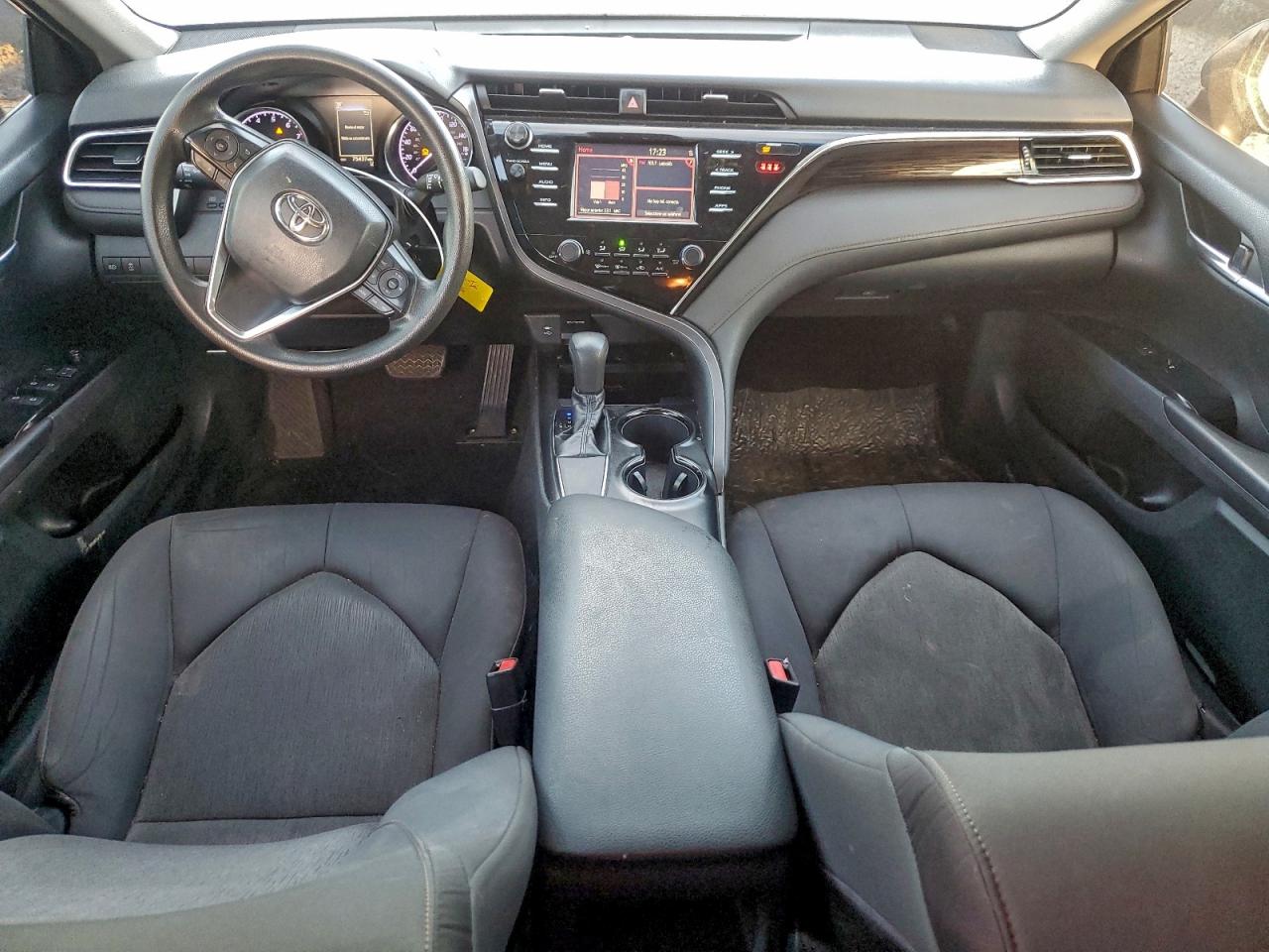 2018 TOYOTA CAMRY L photo 8