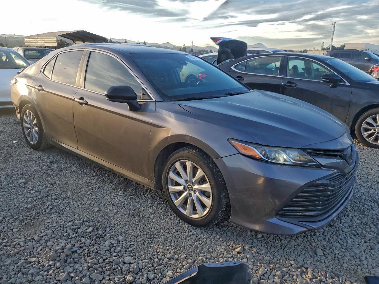 2018 TOYOTA CAMRY L photo 4