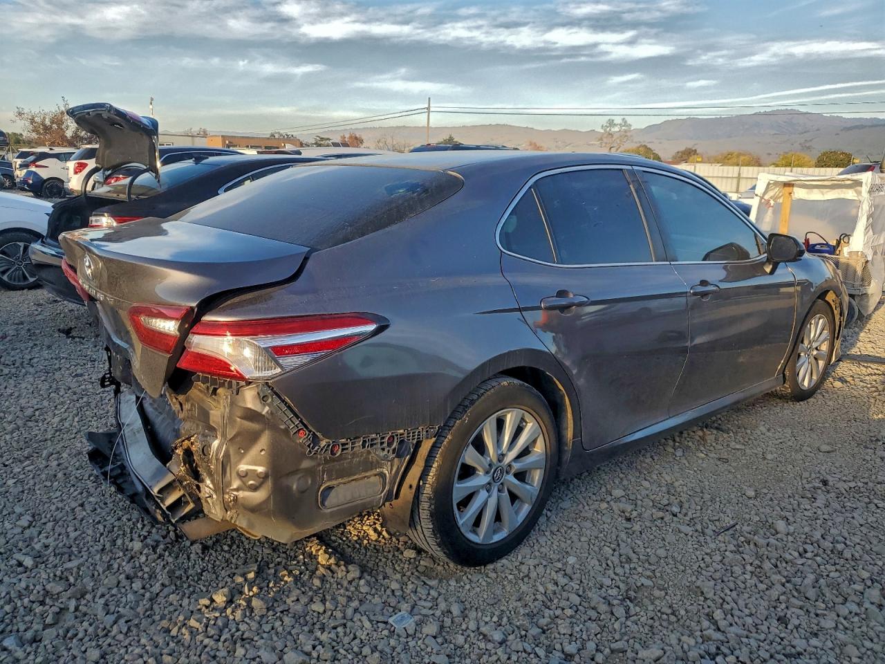 2018 TOYOTA CAMRY L photo 3