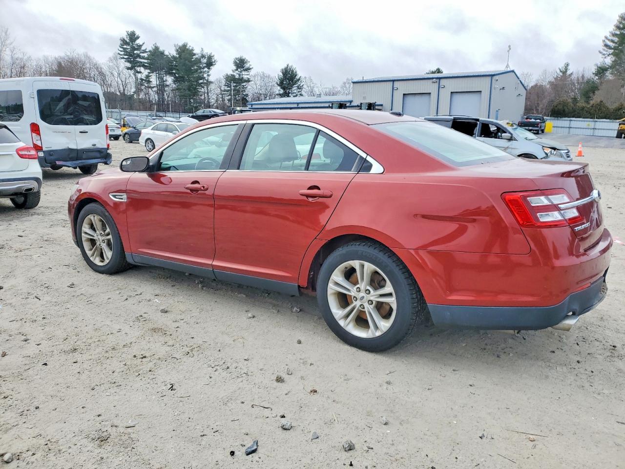 2014 FORD TAURUS photo 3