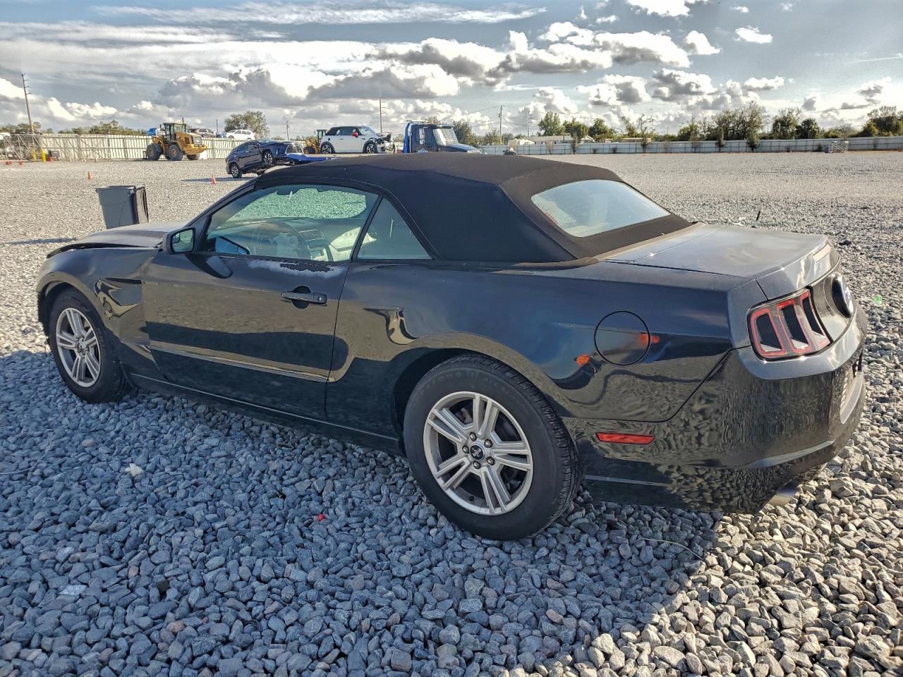 2014 FORD MUSTANG photo 2