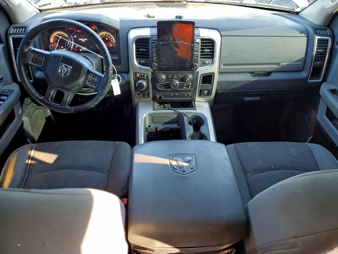 2018 RAM 1500 SLT photo 8