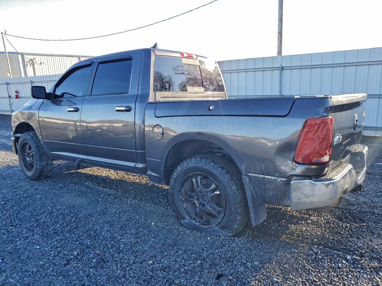 2018 RAM 1500 SLT photo 2