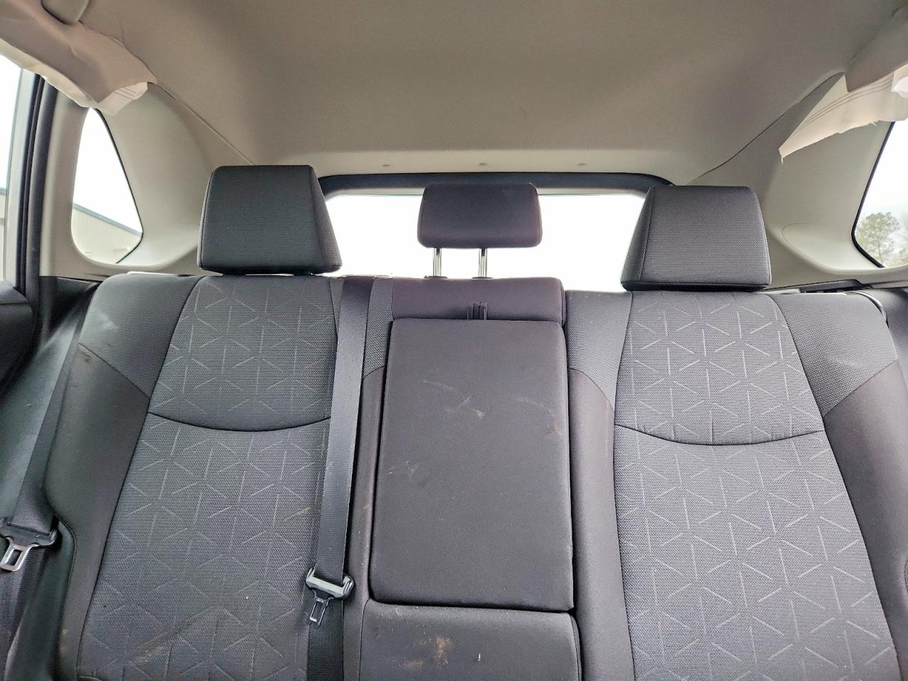 2025 TOYOTA RAV4 XLE photo 10