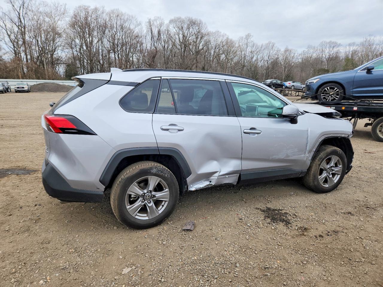 2025 TOYOTA RAV4 XLE photo 3