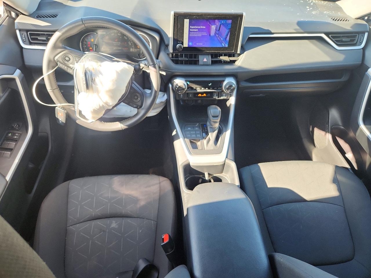 2025 TOYOTA RAV4 XLE photo 8