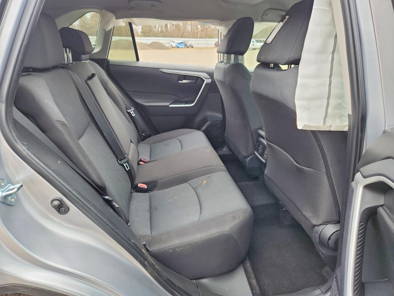 2025 TOYOTA RAV4 XLE photo 11