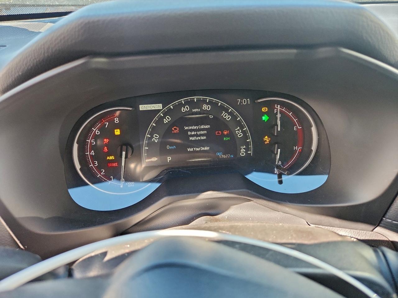 2025 TOYOTA RAV4 XLE photo 9