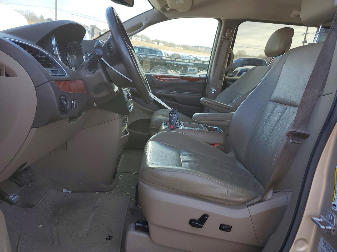 2015 CHRYSLER TOWN & COUNTRY TOURING photo 7