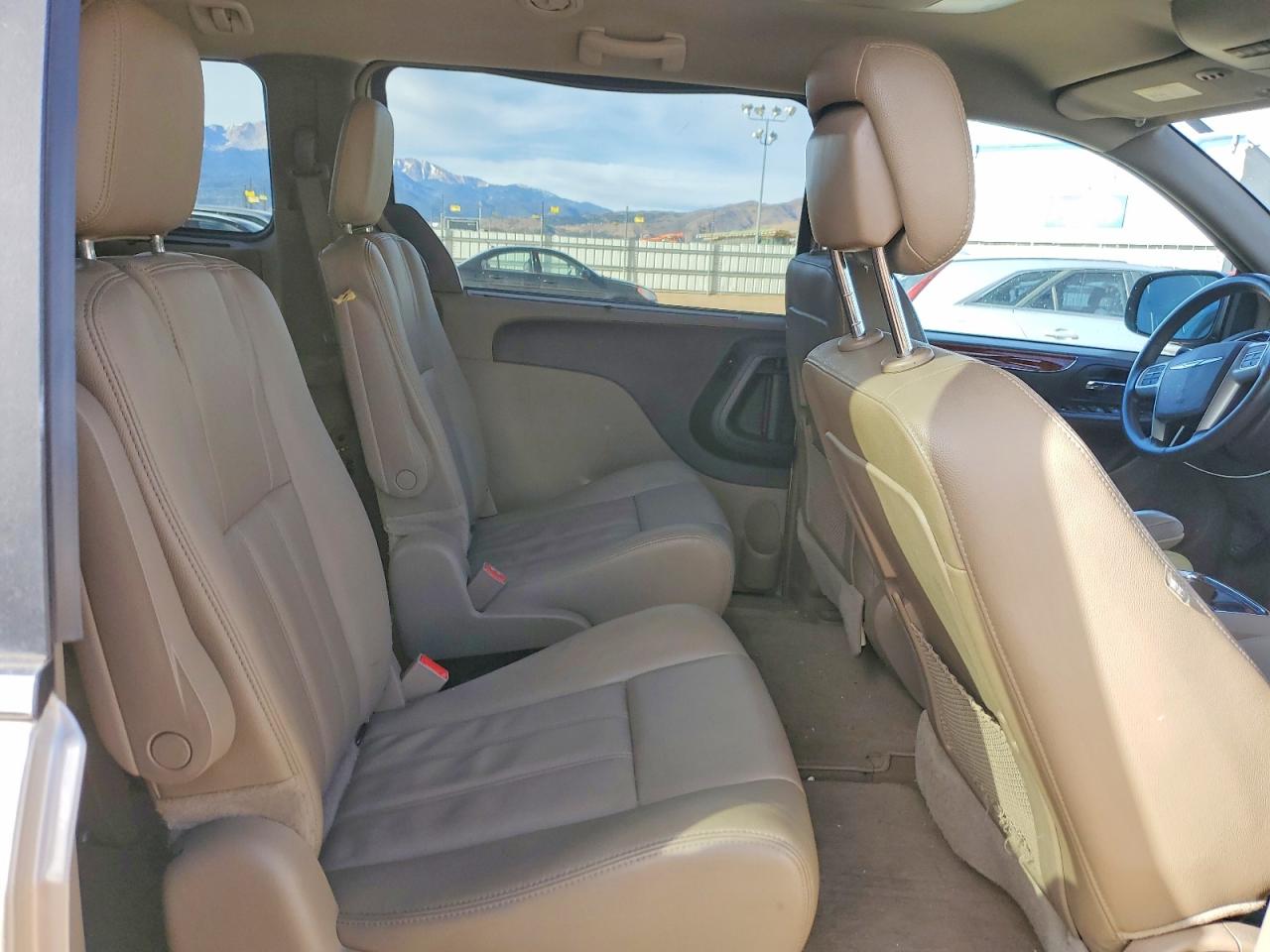 2015 CHRYSLER TOWN & COUNTRY TOURING photo 11