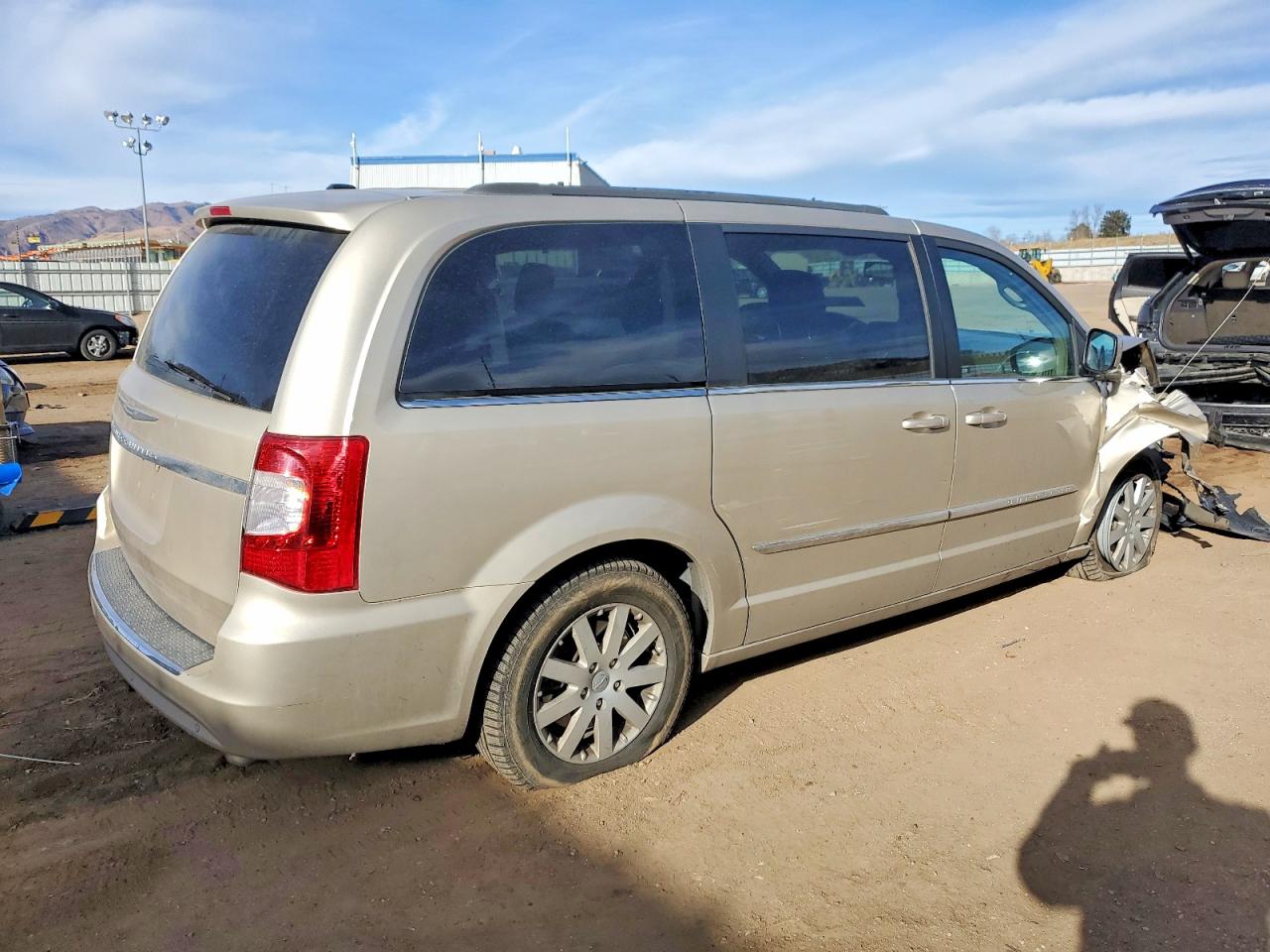 2015 CHRYSLER TOWN & COUNTRY TOURING photo 3