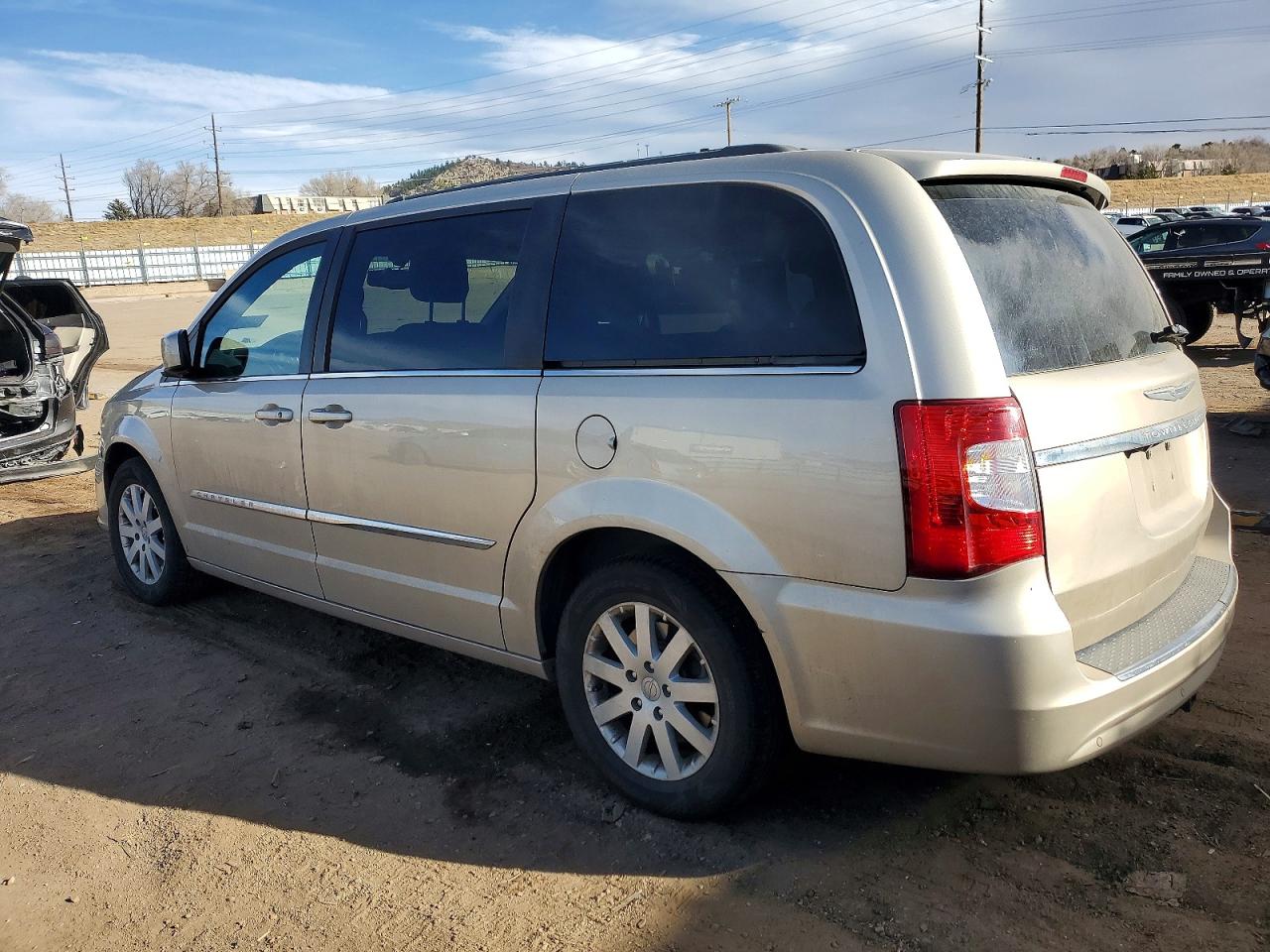 2015 CHRYSLER TOWN & COUNTRY TOURING photo 2
