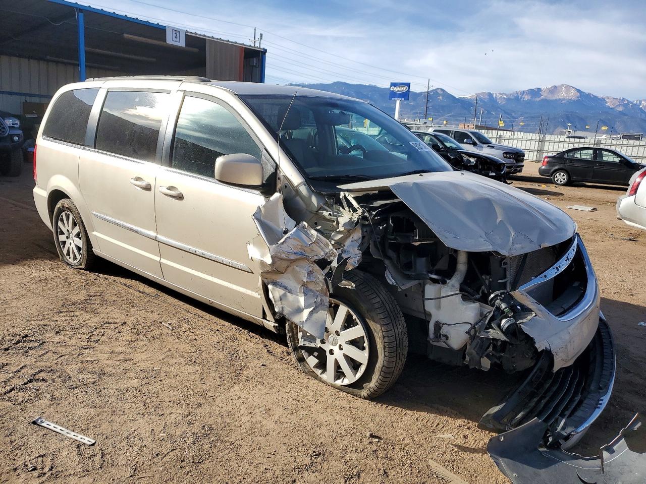 2015 CHRYSLER TOWN & COUNTRY TOURING photo 4