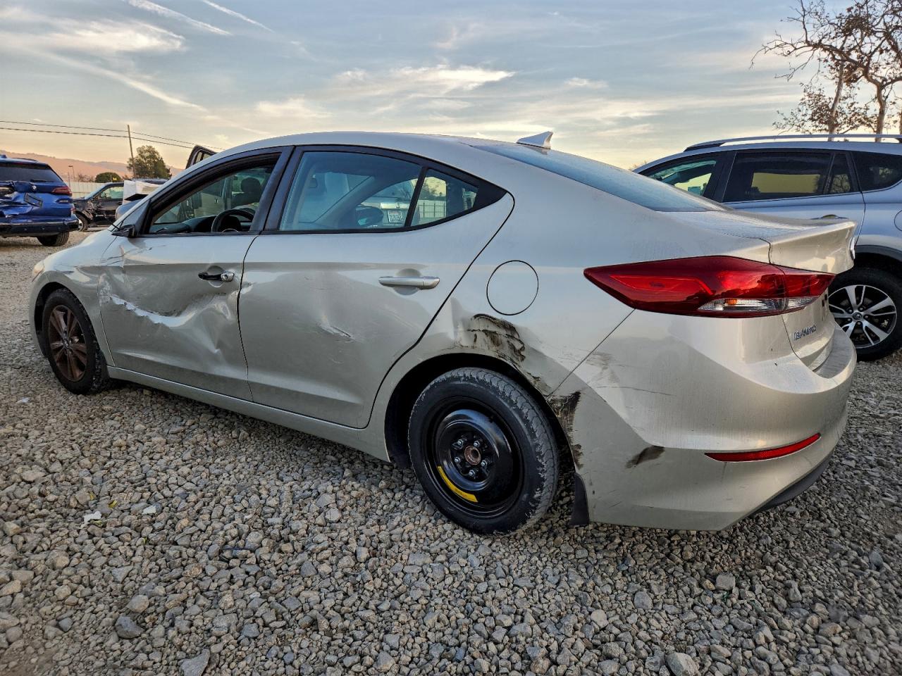2017 HYUNDAI ELANTRA SE photo 2