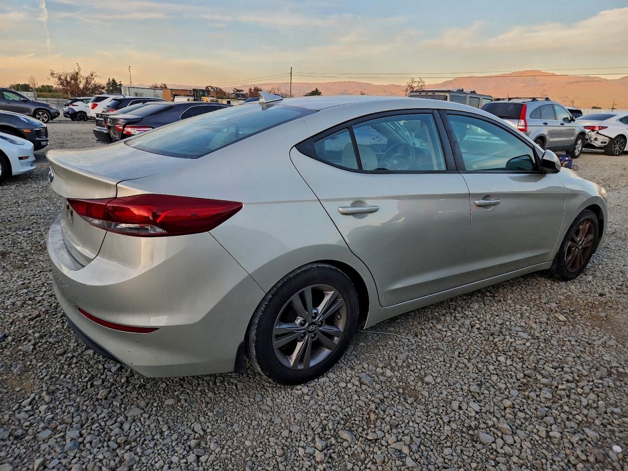2017 HYUNDAI ELANTRA SE photo 3