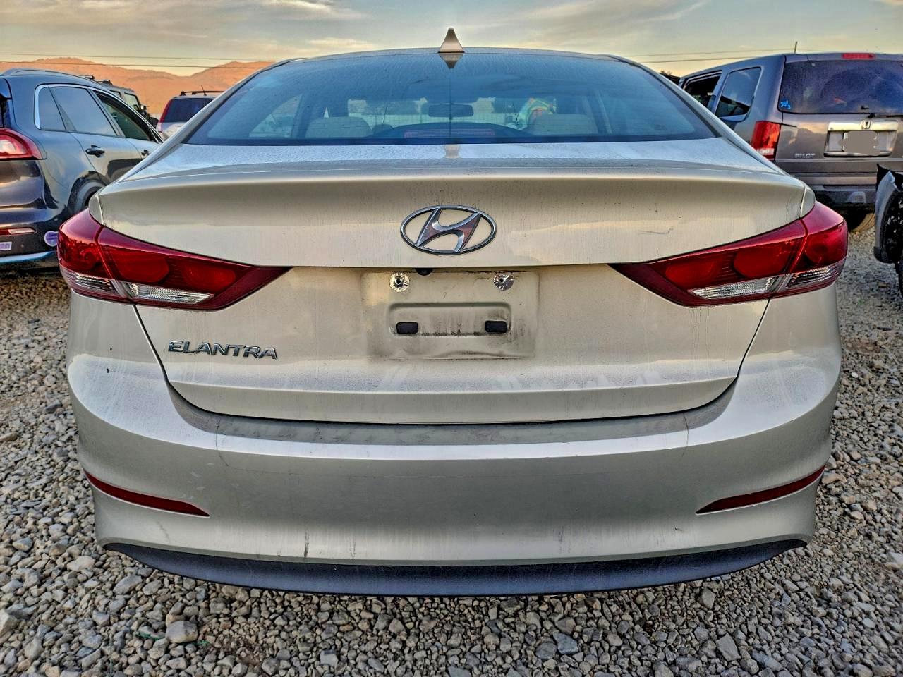2017 HYUNDAI ELANTRA SE photo 6