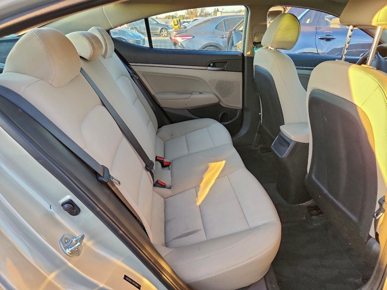 2017 HYUNDAI ELANTRA SE photo 10