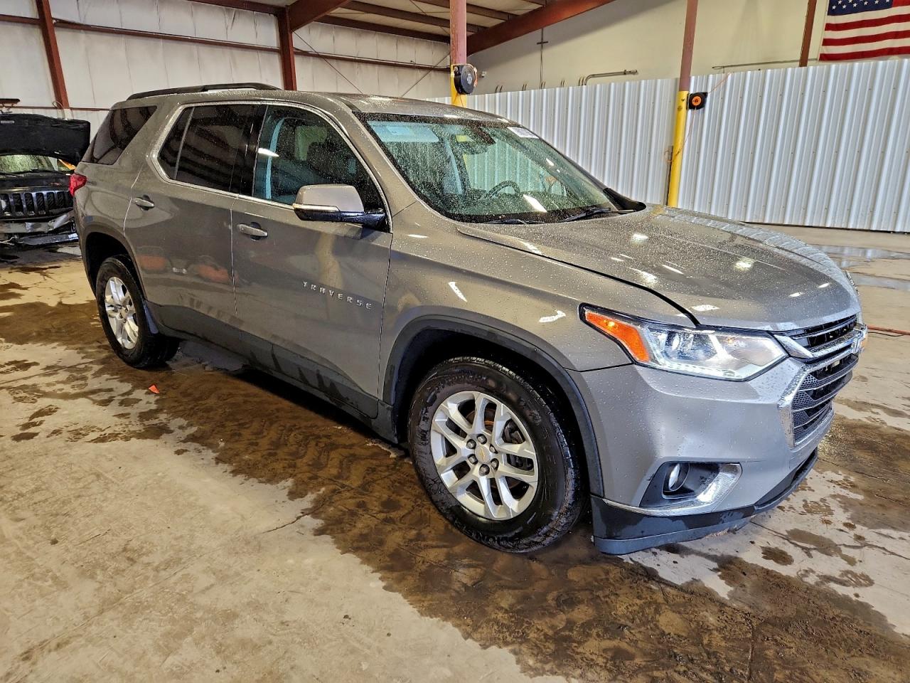 2019 CHEVROLET TRAVERSE LT photo 4