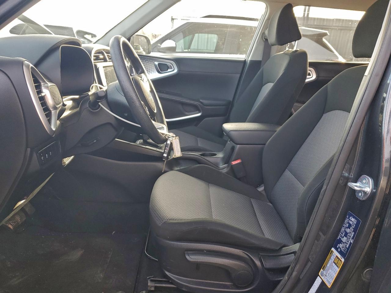 2025 KIA SOUL LX photo 7
