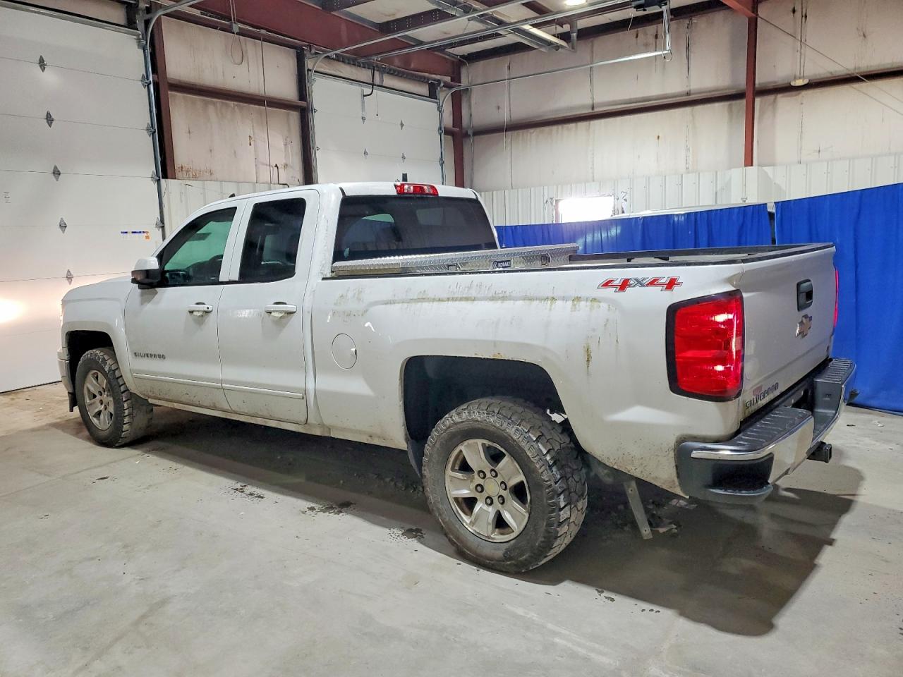 2015 CHEVROLET SILVERADO K1500 LT photo 2