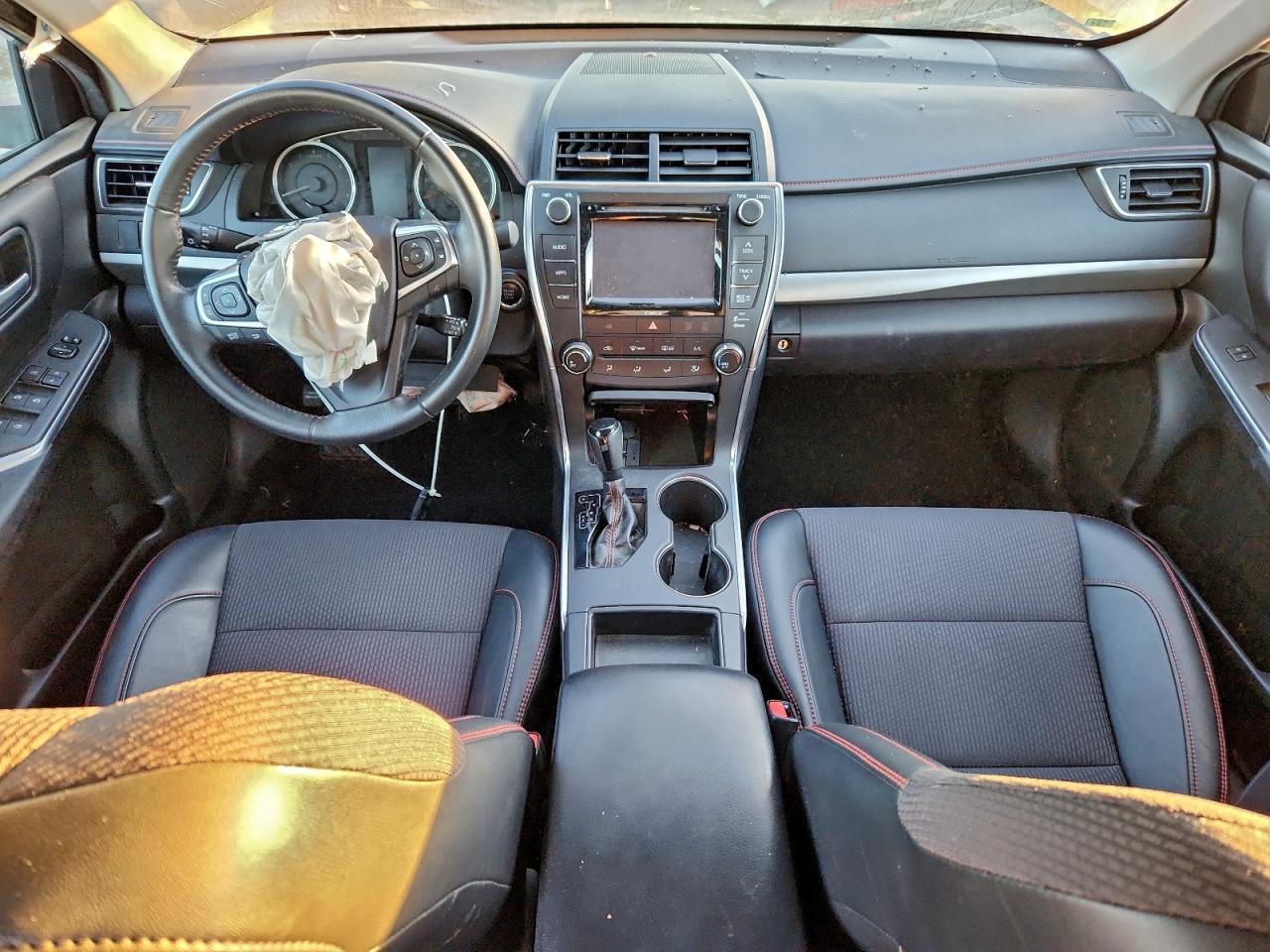 2017 TOYOTA CAMRY LE photo 8