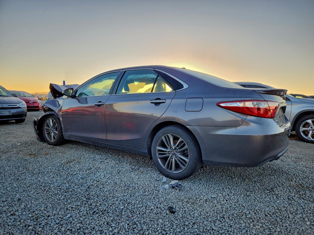 2017 TOYOTA CAMRY LE photo 2