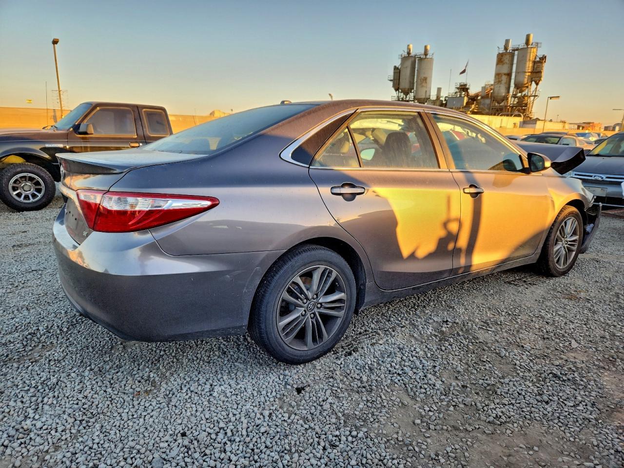 2017 TOYOTA CAMRY LE photo 3