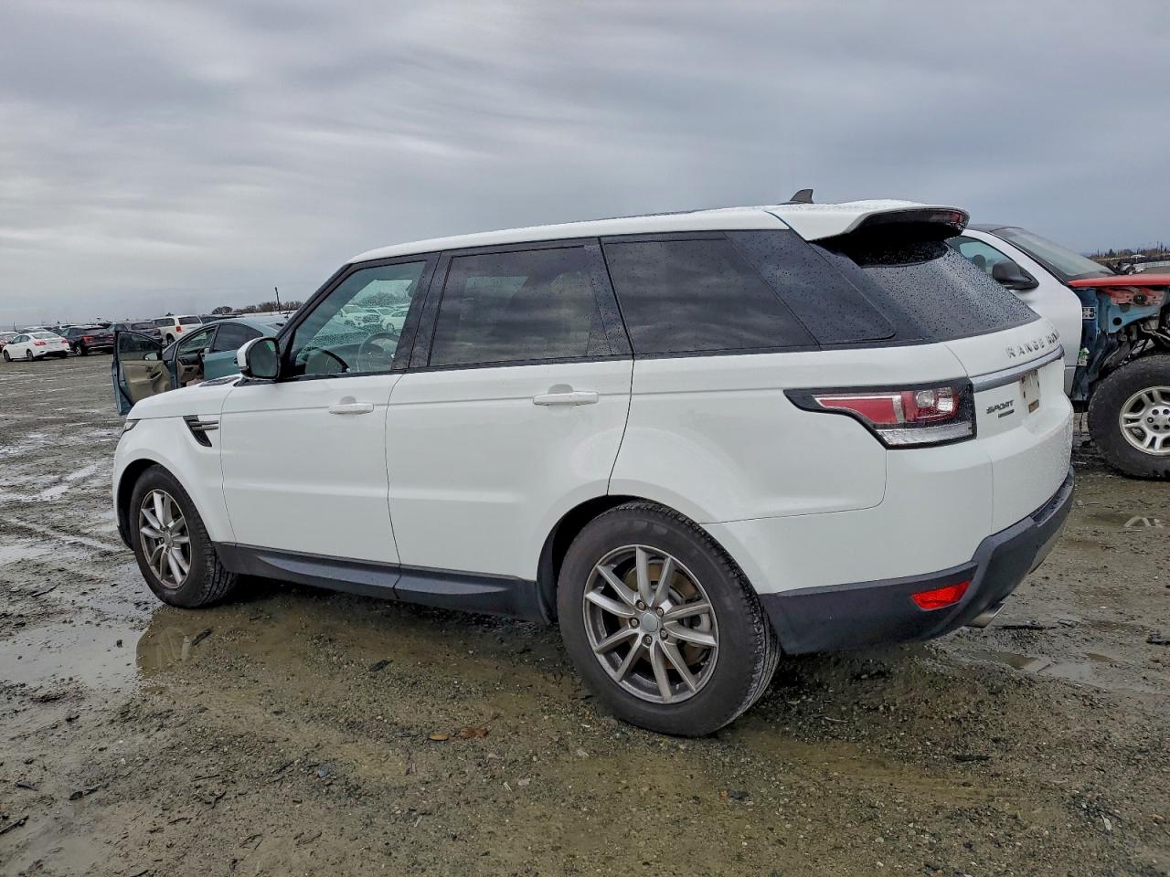 2016 LAND ROVER RANGE ROVER SPORT SE photo 2