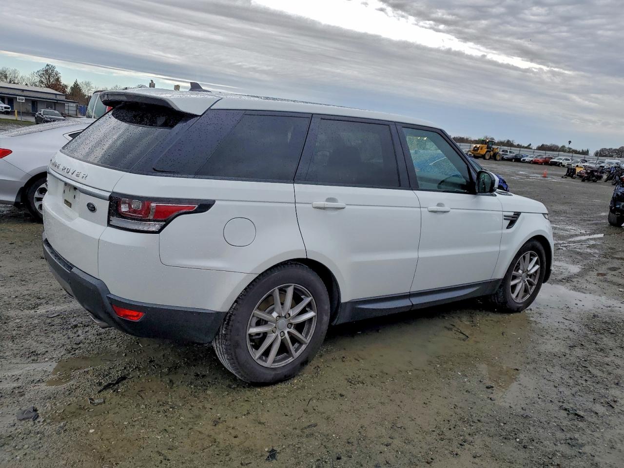 2016 LAND ROVER RANGE ROVER SPORT SE photo 3