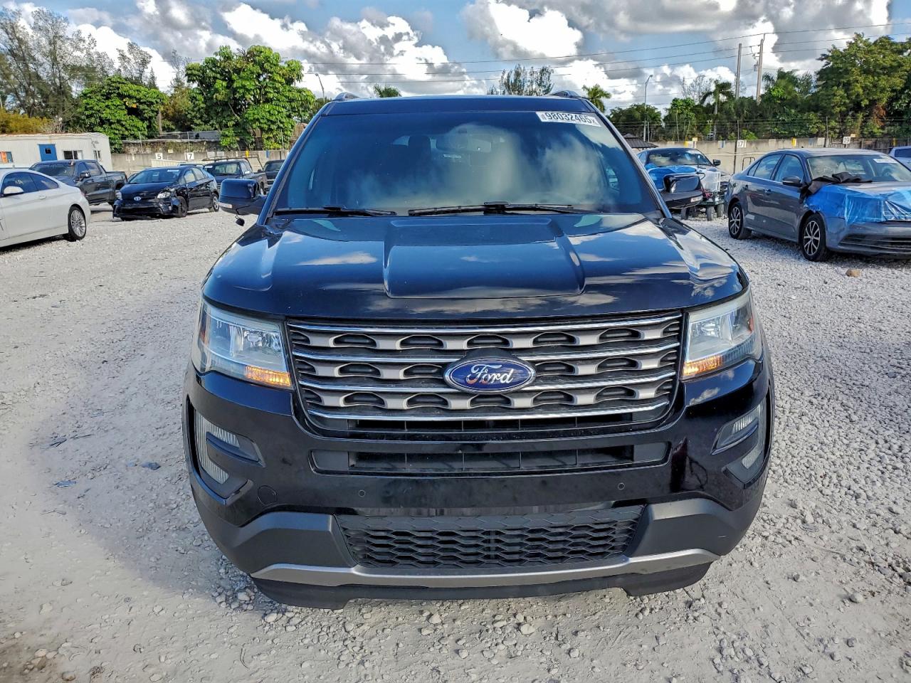 2017 FORD EXPLORER XLT photo 5