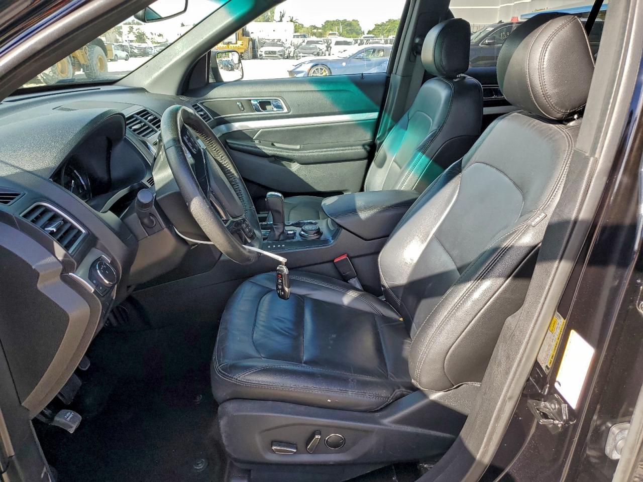 2017 FORD EXPLORER XLT photo 7