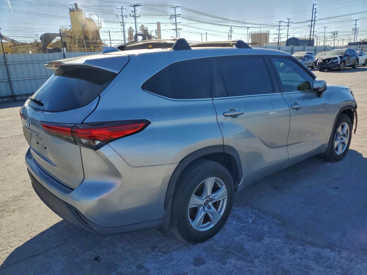 2021 TOYOTA HIGHLANDER L photo 3