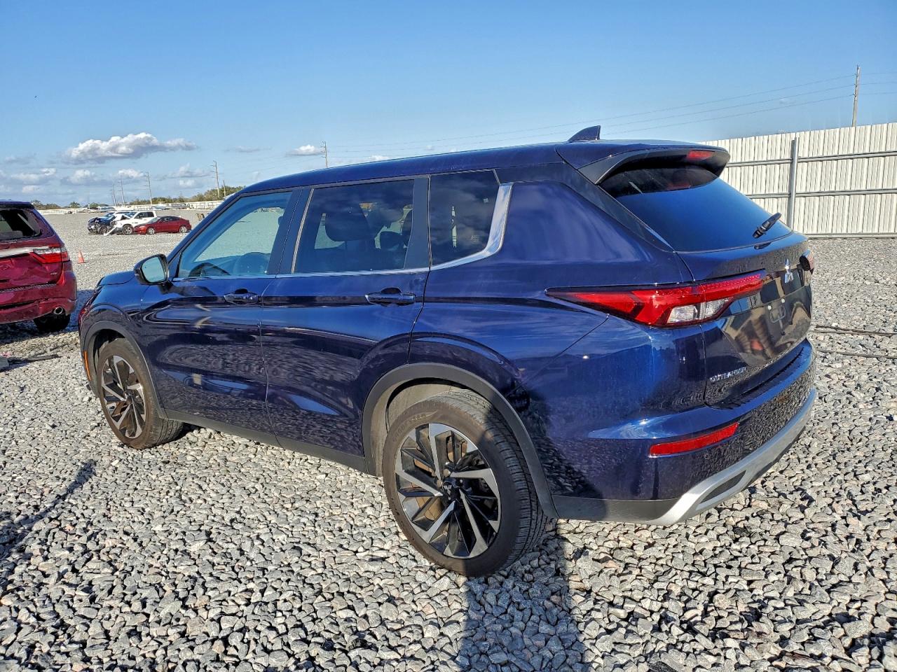 2024 MITSUBISHI OUTLANDER SE photo 2
