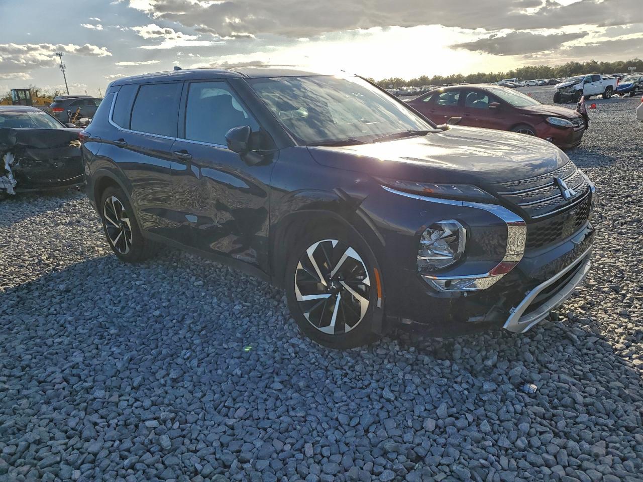 2024 MITSUBISHI OUTLANDER SE photo 4