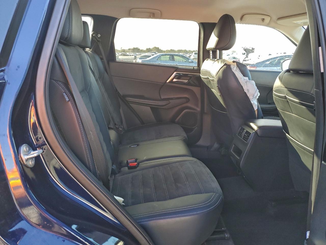 2024 MITSUBISHI OUTLANDER SE photo 11