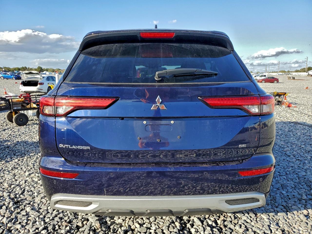 2024 MITSUBISHI OUTLANDER SE photo 6