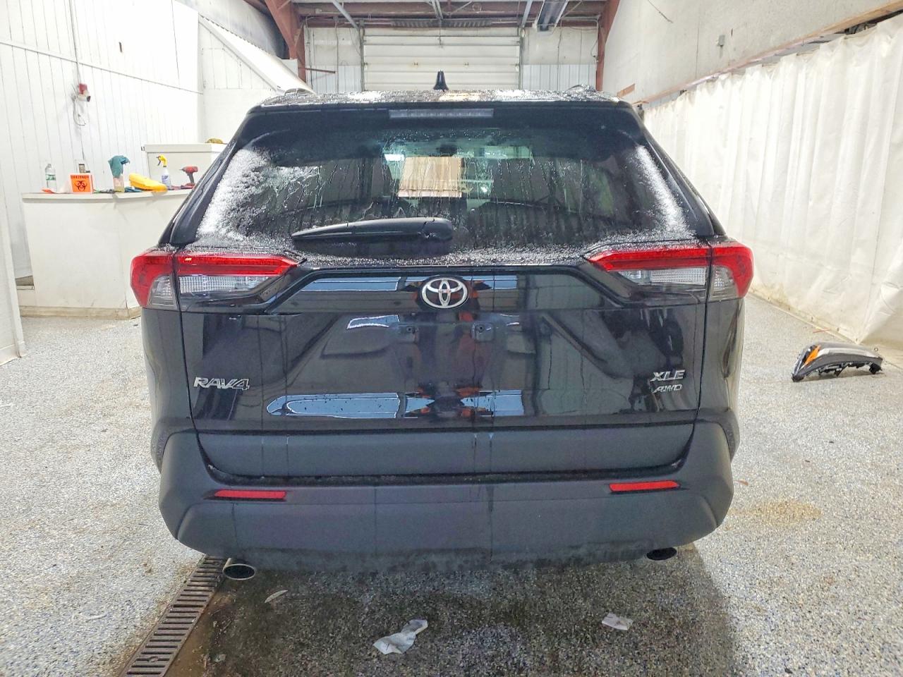 2025 TOYOTA RAV4 XLE photo 6