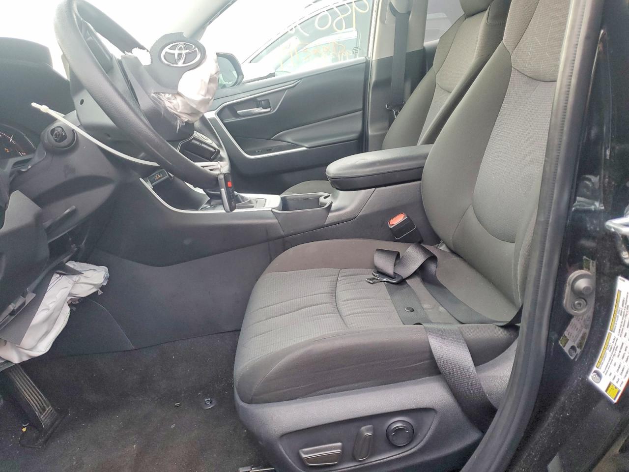 2025 TOYOTA RAV4 XLE photo 7