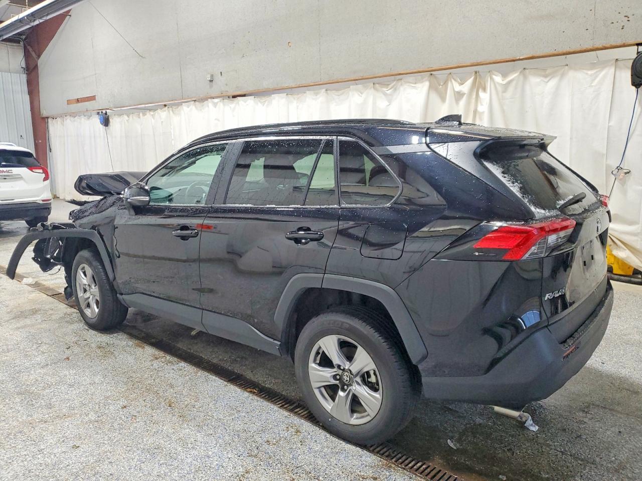 2025 TOYOTA RAV4 XLE photo 2