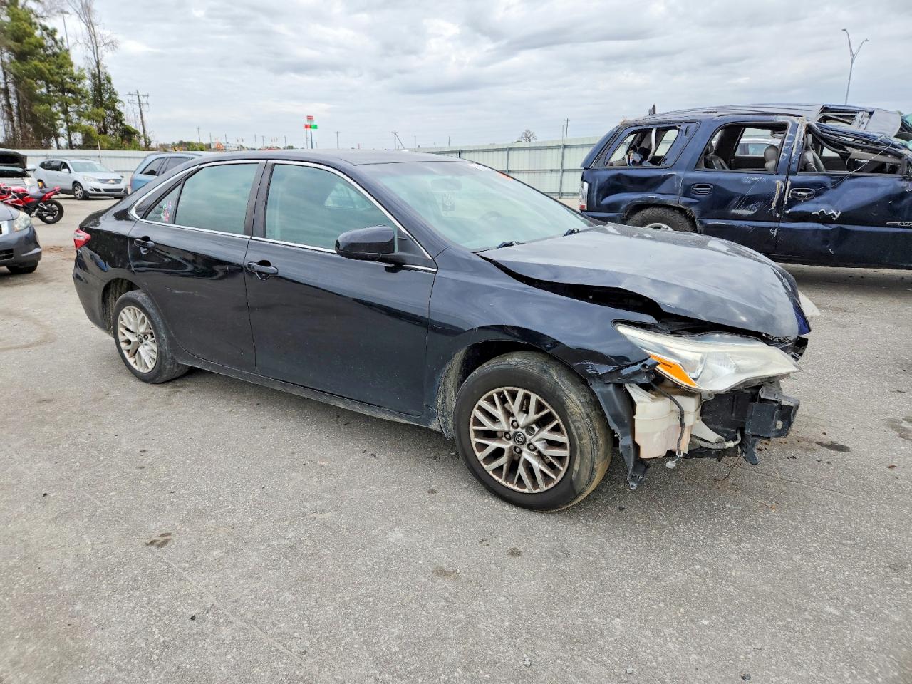 2016 TOYOTA CAMRY LE photo 4
