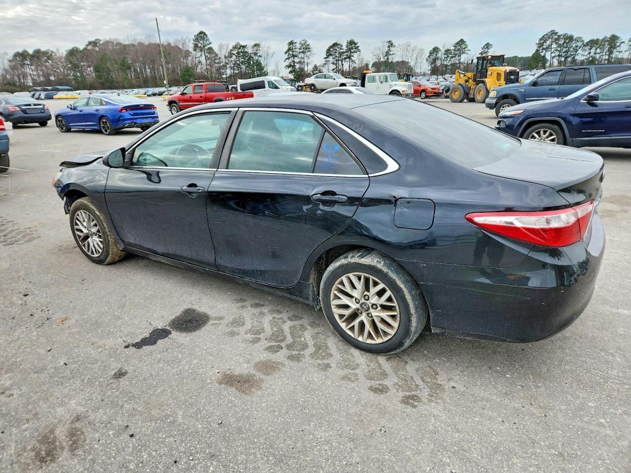 2016 TOYOTA CAMRY LE photo 2