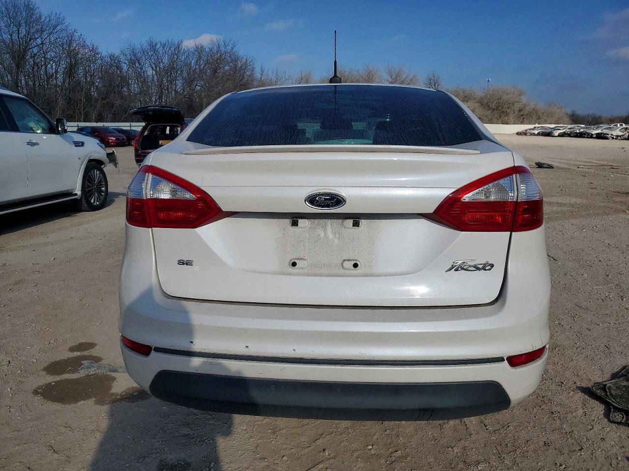 2016 FORD FIESTA SE photo 6